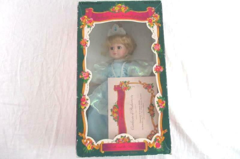 1995 Ltd Ed Fairytale Treasures Porcelain Doll Cinderella And The Glass Slipper