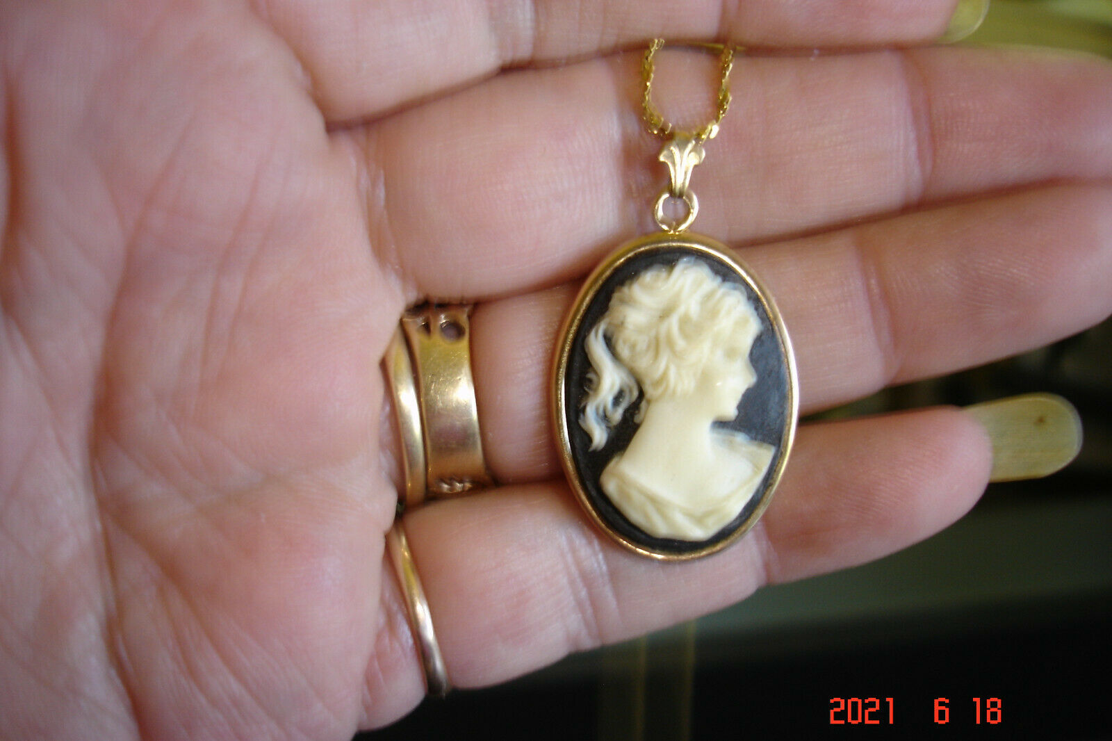 Vintage Double Diamondc Mark 14k Gold Filled Black Hand Carved Cameo Necklace